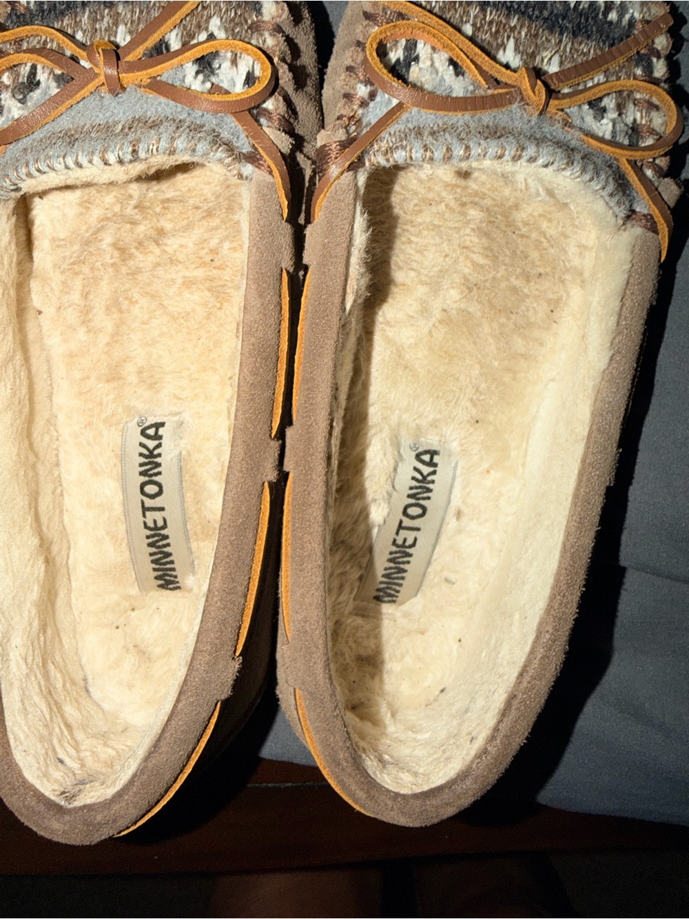 Minnetonka Brown Suede Moccasin Slippers with Cream Fleece Lining